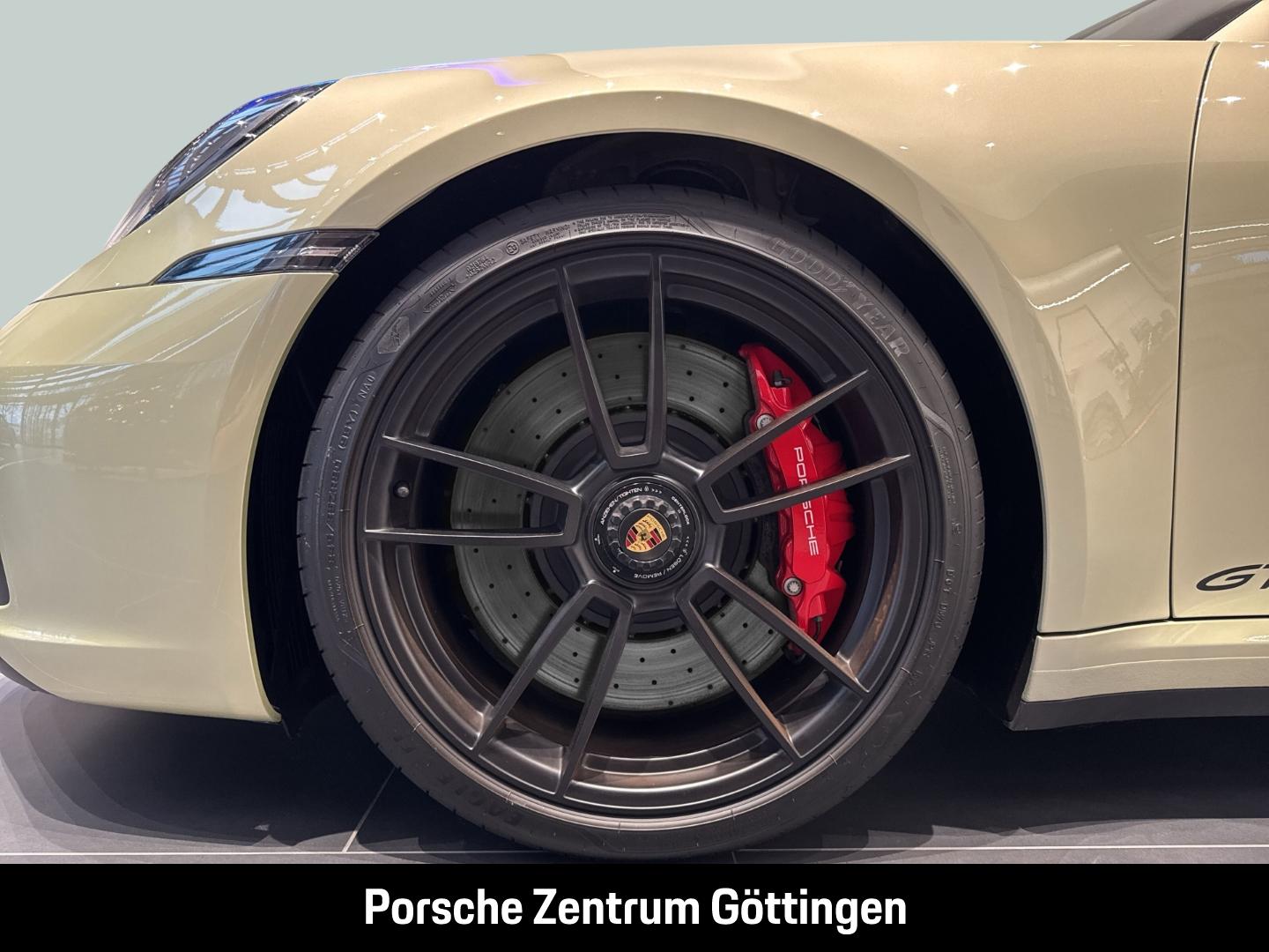 Porsche 911 992 Cabriolet Carrera GTS