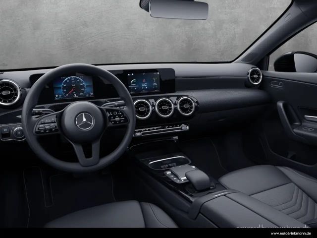 Mercedes-Benz A 180 A 180 Kompakt AHK/STANDHEIZUNG/MBUX/360°KAMERA