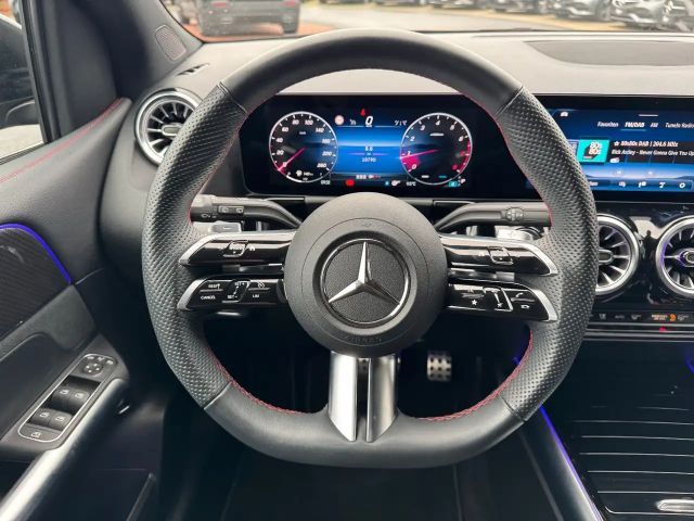 Mercedes-Benz B 200 AMG Line Sedan