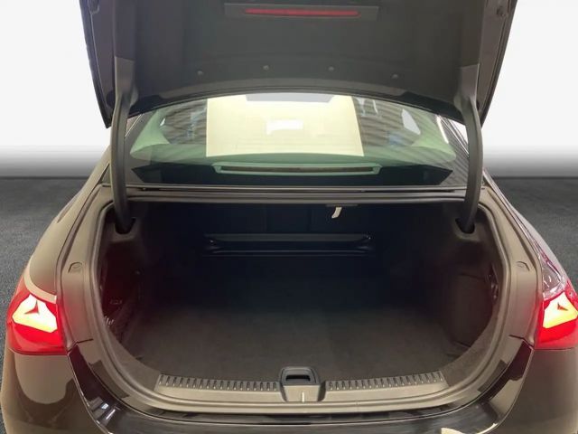 Mercedes-Benz E 200 Sedan