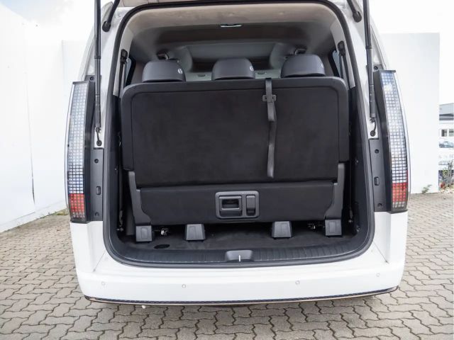 Hyundai Staria Signature