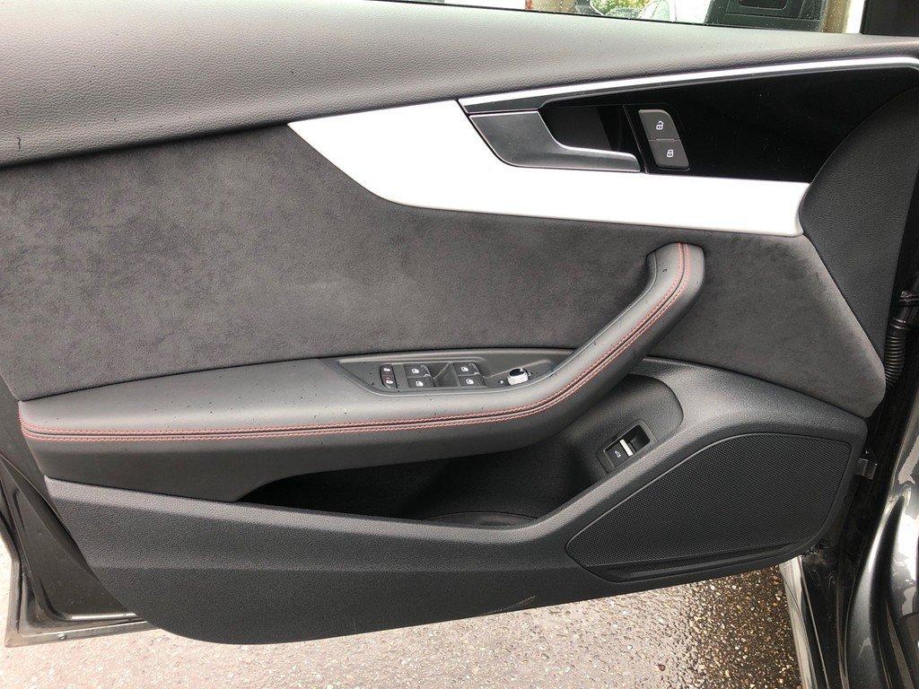 Audi A4 40 TFSI Avant Quattro S-Line S-Tronic