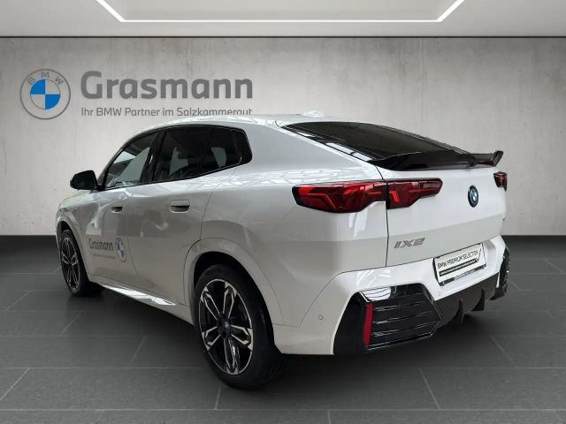 BMW iX2 xDrive30
