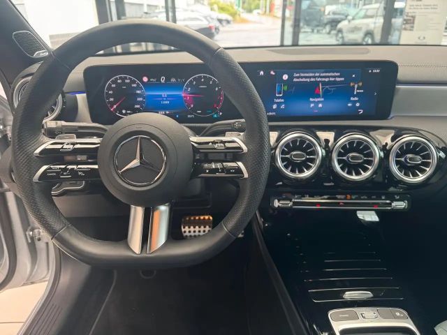 Mercedes-Benz CLA 200 AMG Line Coupé