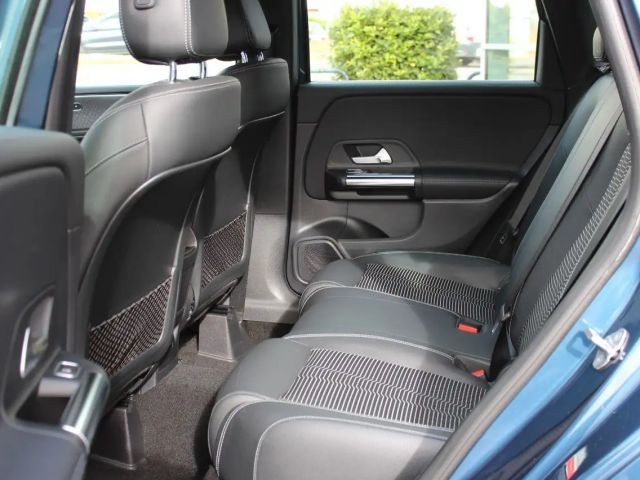 Mercedes-Benz B 180 Business Line Sedan