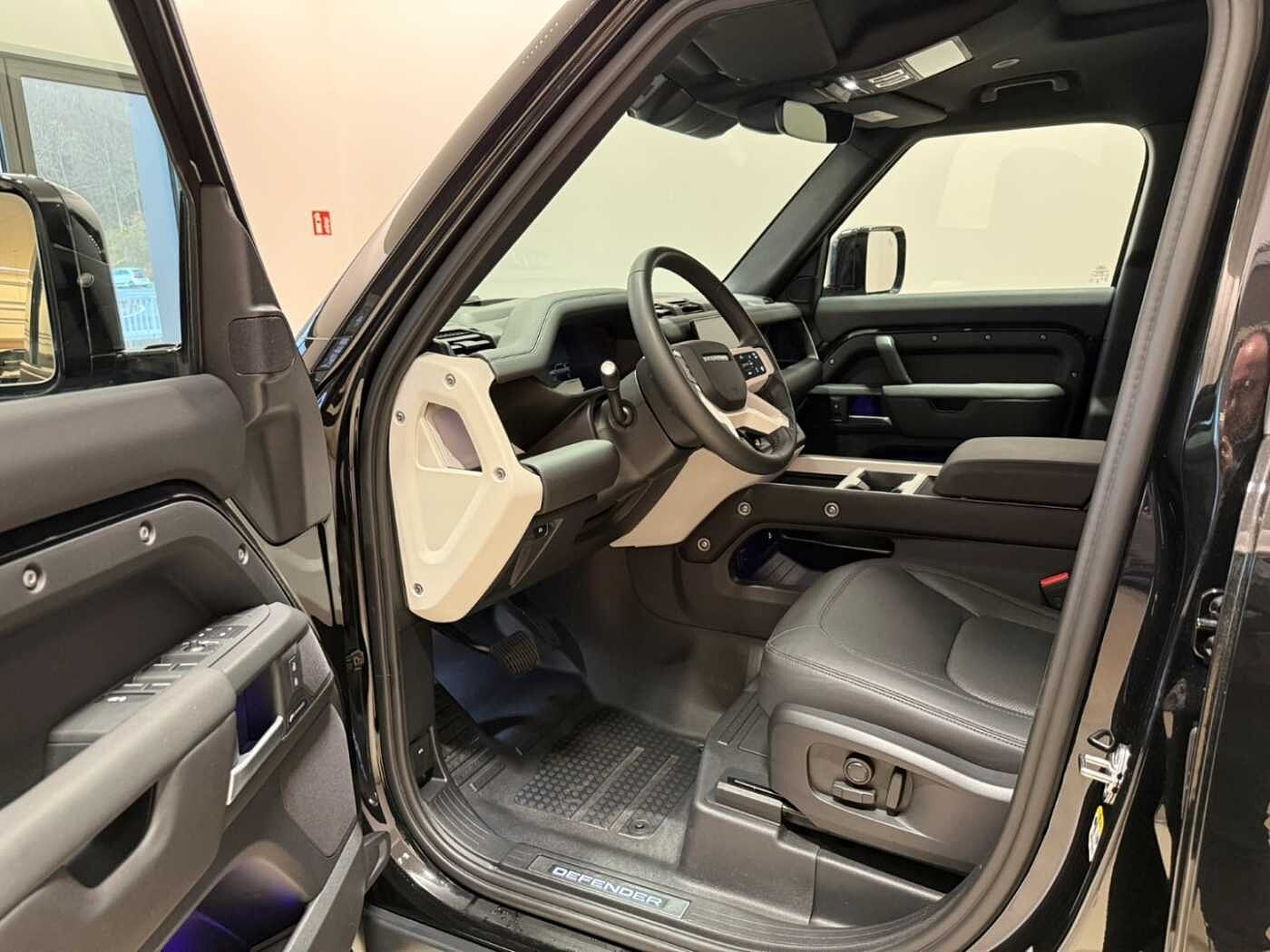 Land Rover Defender 110 Dynamic SE