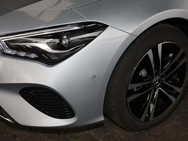 Mercedes-Benz CLA 180 TOTWINKEL+DISTRONIC+360°