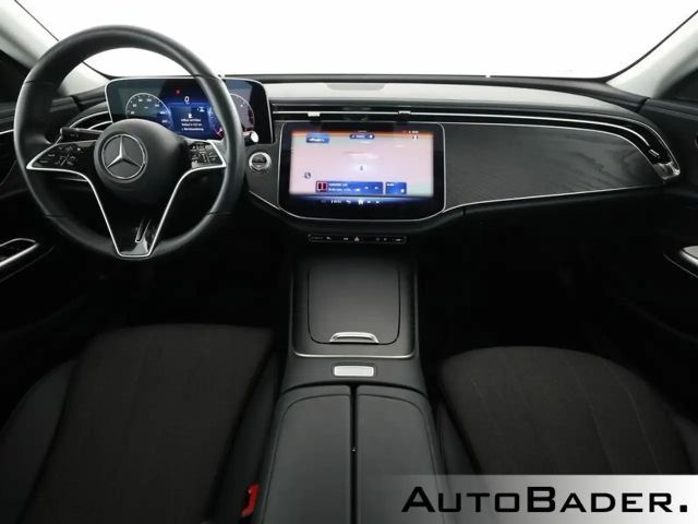 Mercedes-Benz E 220 AVANTGARDE E 220 d Sedan