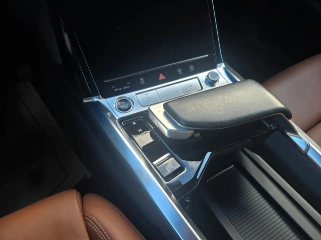 Audi Q8 e-tron 55 Business Quattro