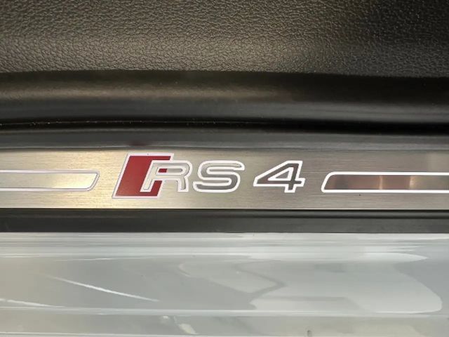 Audi RS4 Avant Competition Quattro