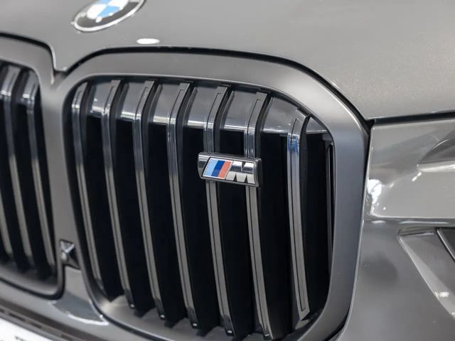 BMW X7 M 60i FACEL. PANO AHK HUD 360° LED STANDHZ