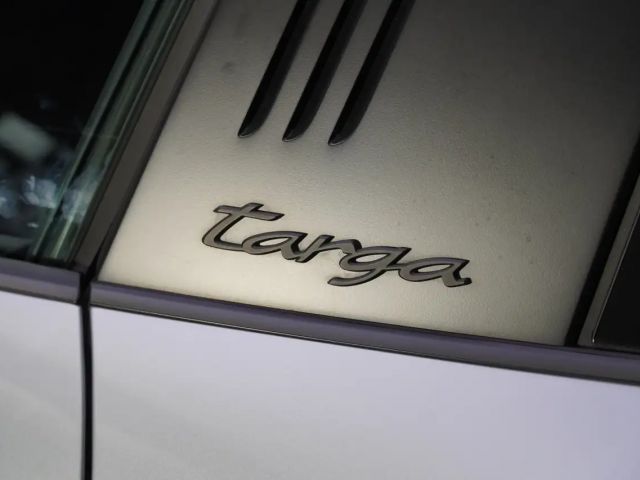 Porsche 992 4 Cabrio GTS Targa