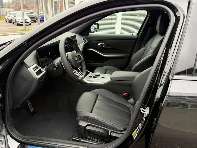BMW 330 330e M-Sport Sedan xDrive