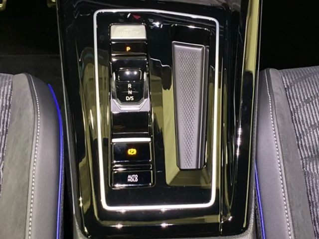 Volkswagen Golf 1.5 eTSI DSG R-Line Variant