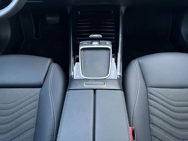 Mercedes-Benz B 200 Sedan