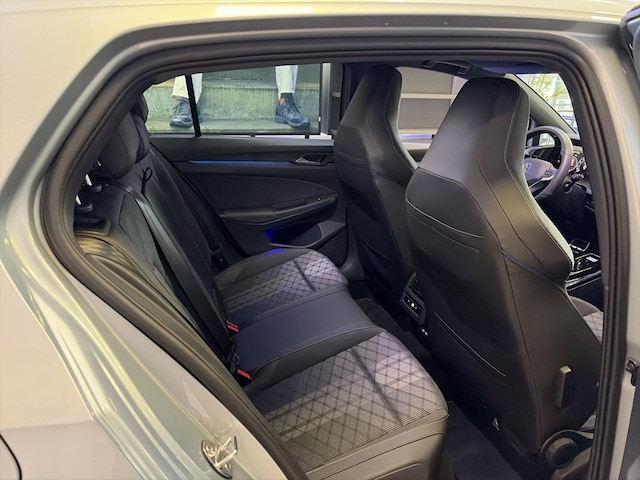 Volkswagen Golf 1.5 eTSI DSG R-Line