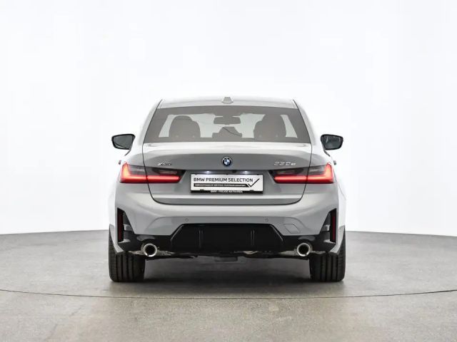 BMW 330 330e Sedan xDrive