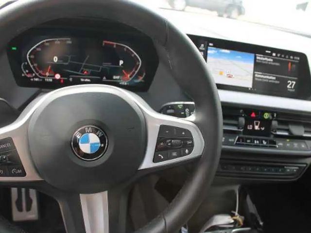 BMW 318 318i M-Sport Sedan