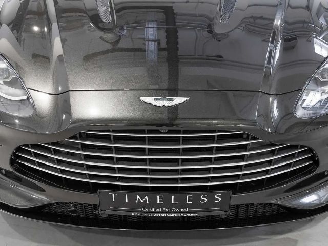 Aston Martin DBX -Minotaur Green-