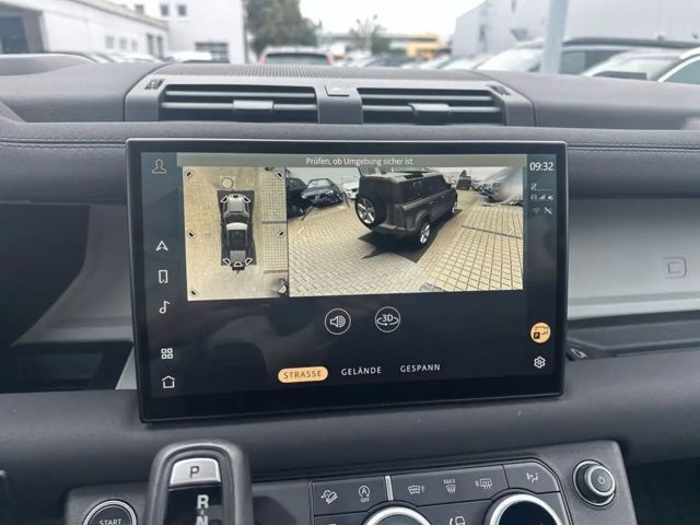 Land Rover Defender 110 D250 Dynamic SE