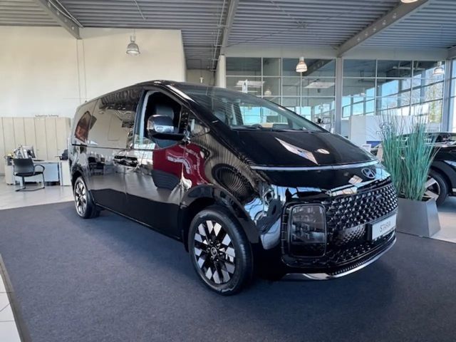 Hyundai Staria Signature