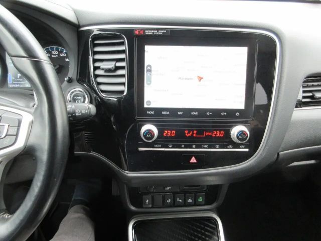 Mitsubishi Outlander Top