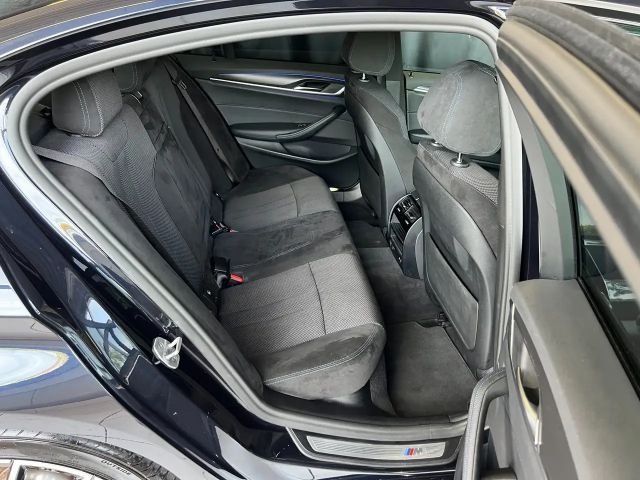 BMW 530 530d M-Sport Sedan