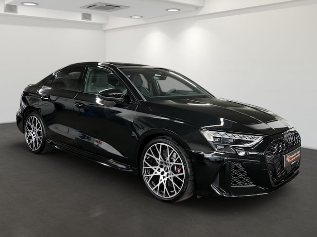 Audi RS3 Quattro S-Tronic Sedan