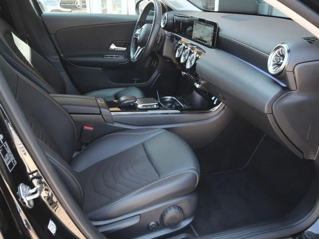 Mercedes-Benz A 180 A 180 d