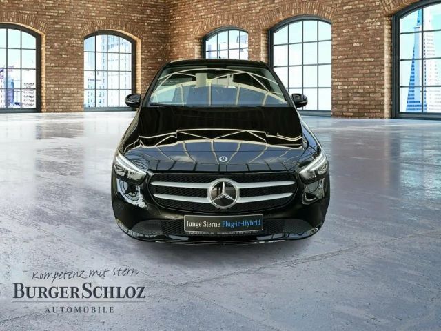 Mercedes-Benz B 250 B 250 e Sedan