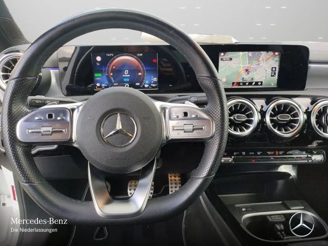 Mercedes-Benz A 250 A 250 e AMG Line