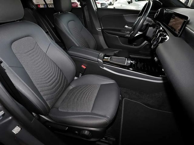 Mercedes-Benz A 200 AHK+KAMERA+SPURHALTE+NIGHT PAKET+LED+18"