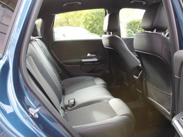 Mercedes-Benz B 180 Business Line Sedan