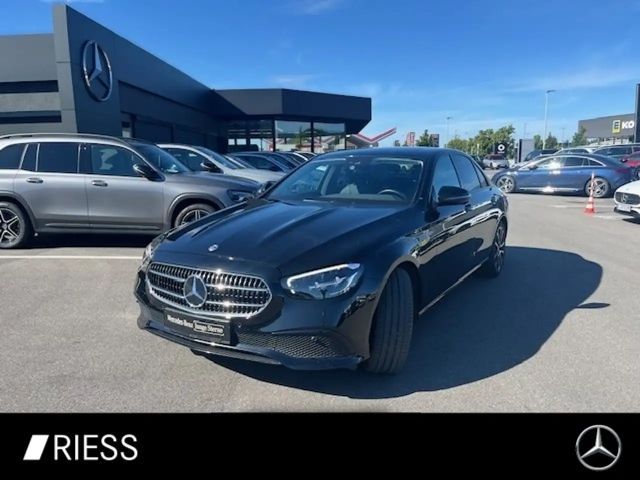 Mercedes-Benz E 200 Sedan