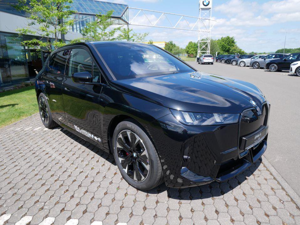 BMW iX xDrive60