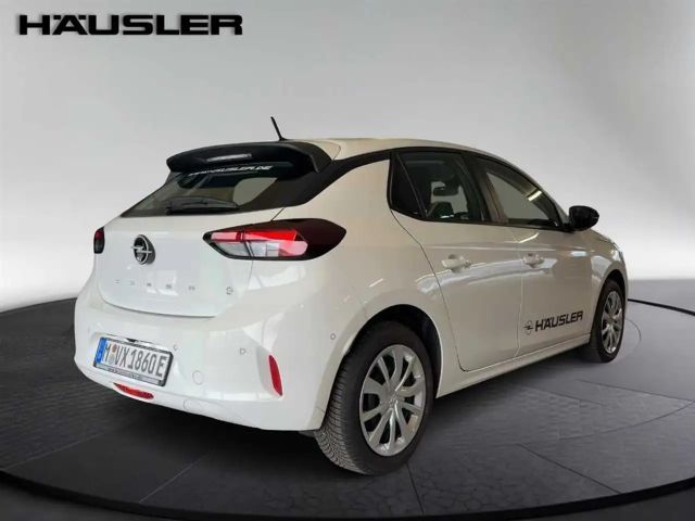 Opel Corsa mit Allwetterreifen Kamera CarPlay