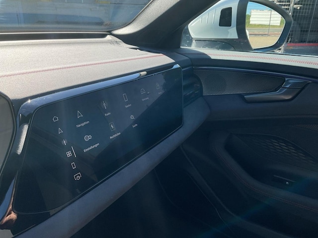 Audi A6 Avant Quattro S-Tronic