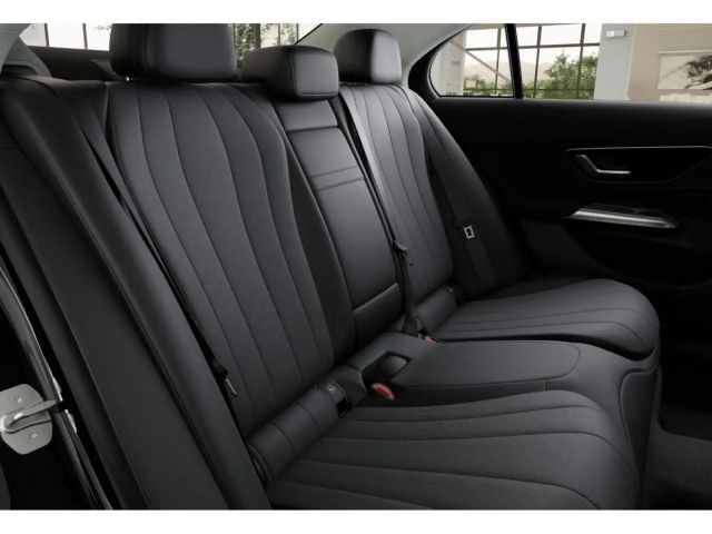 Mercedes-Benz E 200 AVANTGARDE Sedan