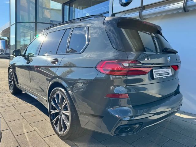 BMW X7 M50i