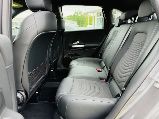 Mercedes-Benz B 180 Progressive Sedan