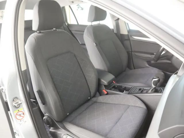 Volkswagen Golf Life Variant