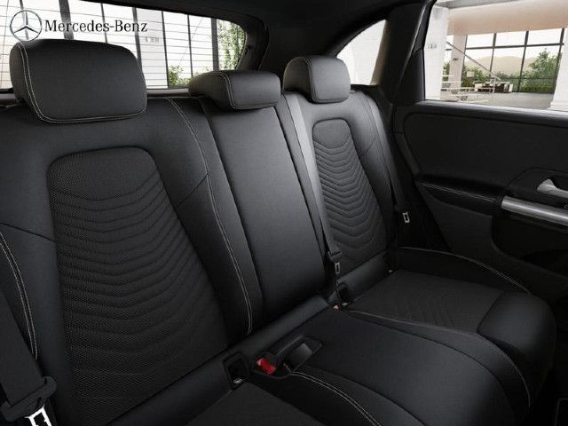 Mercedes-Benz B 180 Sedan