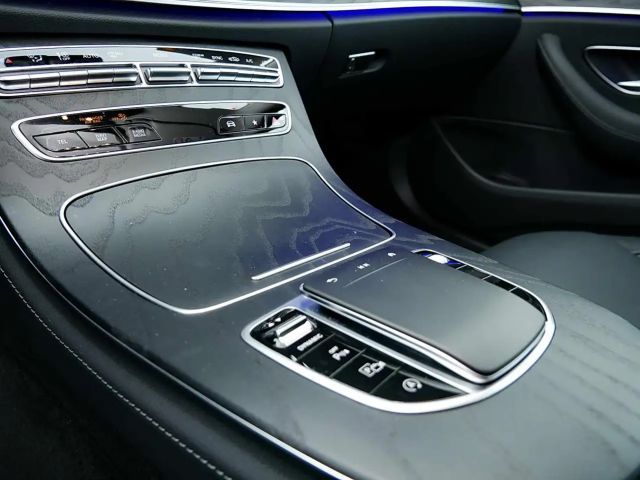 Mercedes-Benz E 200 EXCLUSIVE Sedan