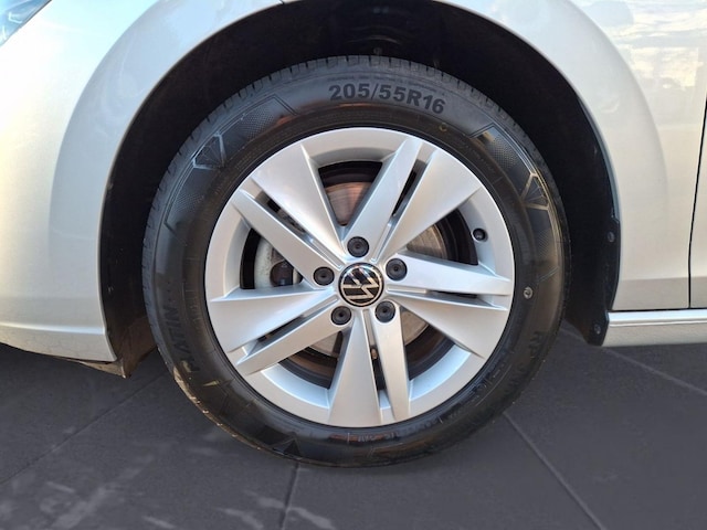 Volkswagen Golf 1.5 eTSI DSG Life Variant