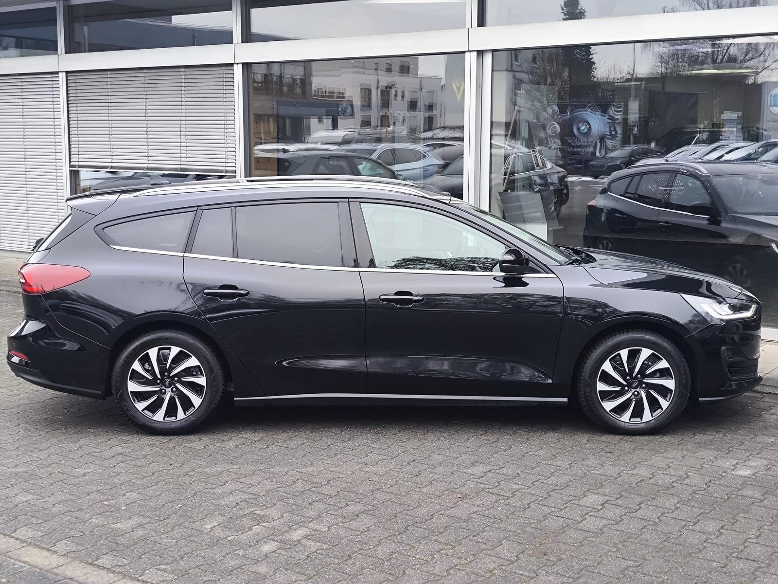 Ford Focus Tur 1.0 Titan >NAVI+LED+SHZ+TEMP+DAB+PDC+