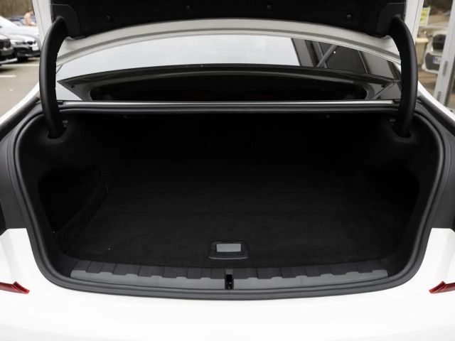 BMW 330 330e M-Sport Sedan xDrive