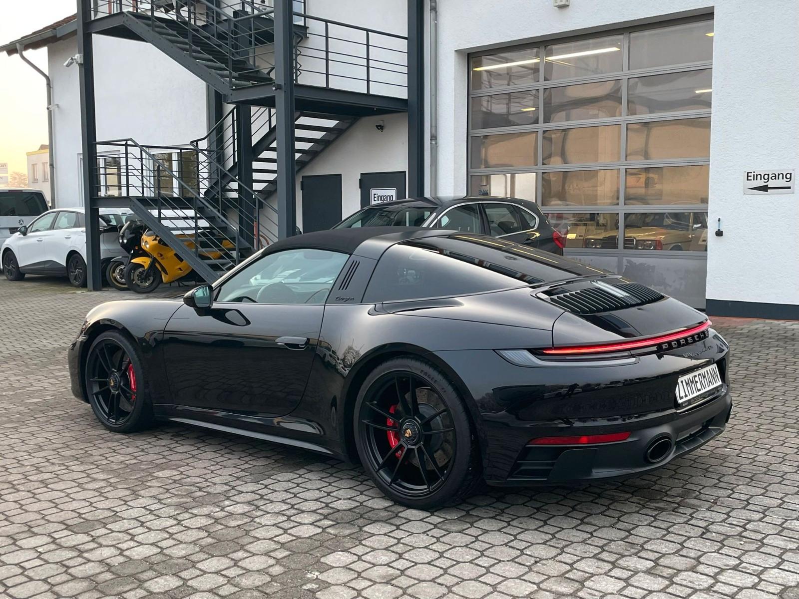 Porsche 911 4 992 Cabriolet GTS Targa