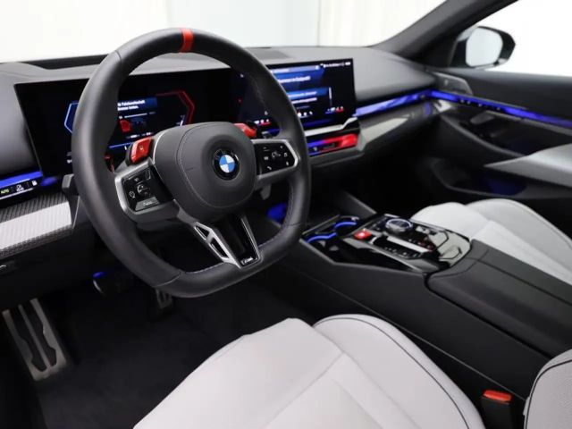 BMW M5 FROZEN DEEP GREEN - UNIEK - 40 GRAM CO2