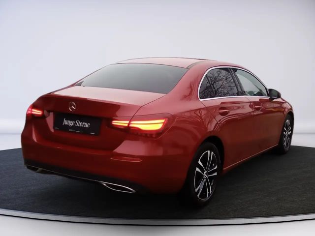 Mercedes-Benz A 180 A 180 d Progressive