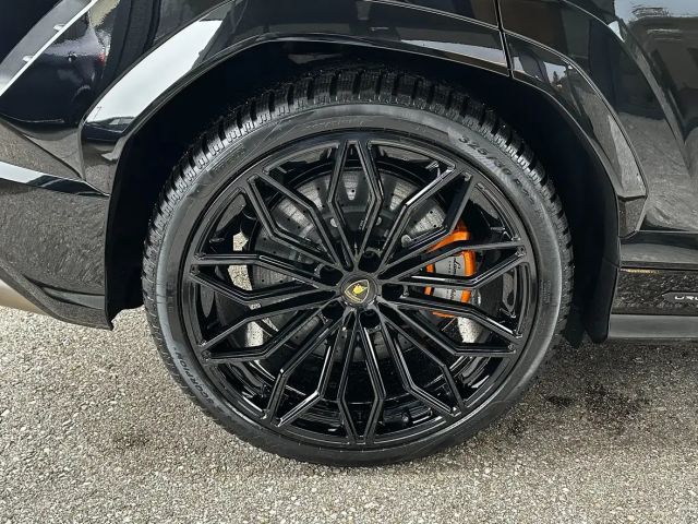 Lamborghini Urus SE *Akrapovic*Carbon-Paket*23"*B&O*Pano*